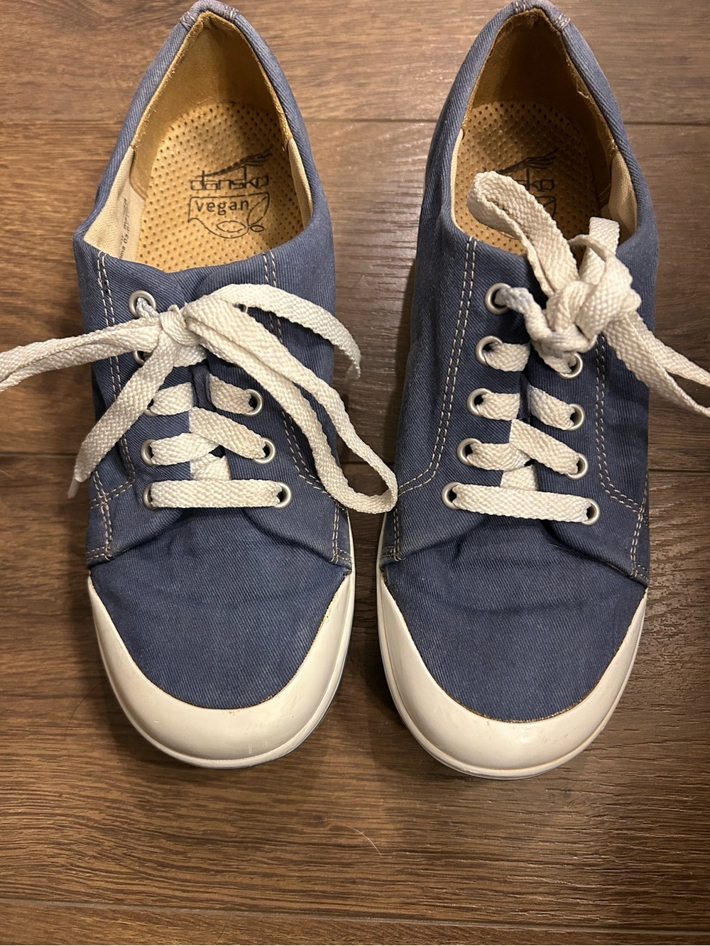 Dansko Veda Canvas sneaker clog with laces size 38 White soles Blue chambray